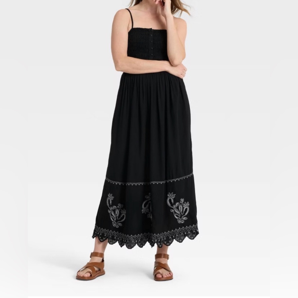 Universal Threads Boho Black Maxi Dress with embroidered detail size xs